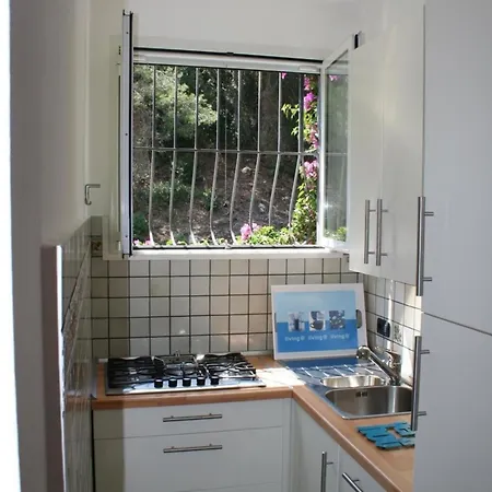 Sehr Gepflegt Eingerichtete Mit Herrlicher Meerblickterrasse Apartmán
